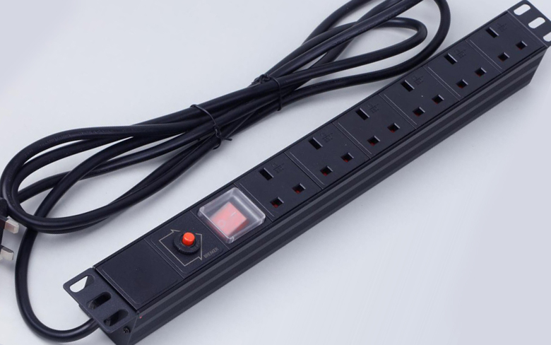 英標PDU插座  6位帶過載保護 帶開關 英式PDU插座